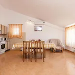 Ul Ftudmana アパート